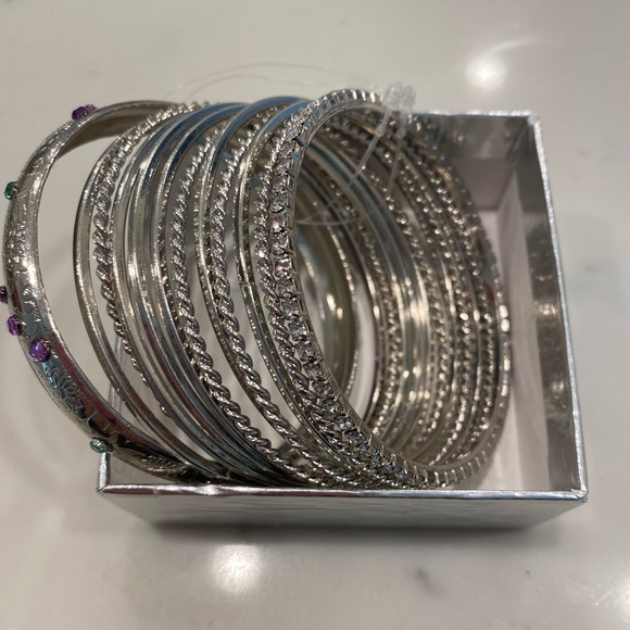 Gift-ready bangles Silver tone bracelet set. - Picture 1 of 12